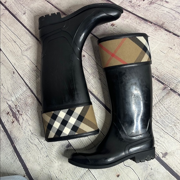 Burberry Crosshill Tall Rain Boots – House Check Plaid - Picture 5 of 16